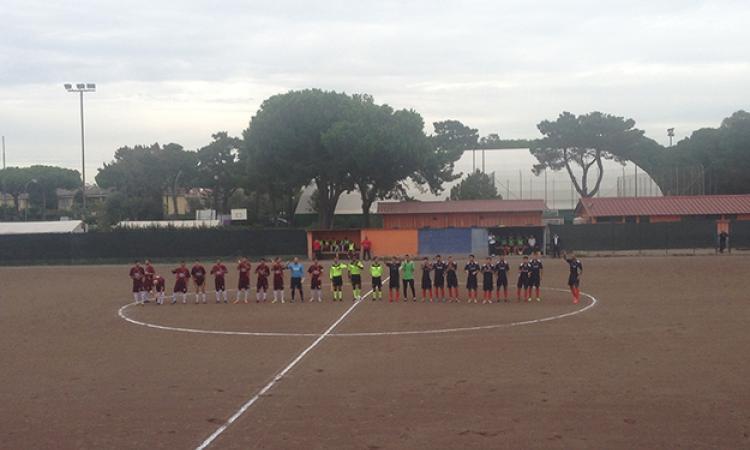 Le squadre schierate a centrocampo