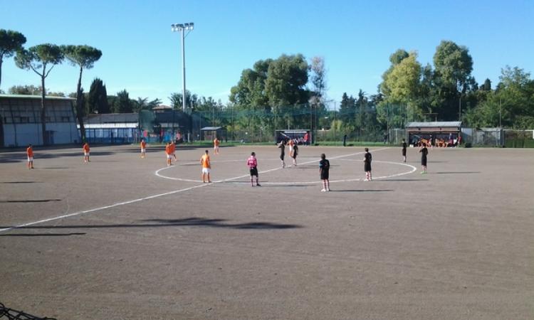 Le due squadre a centrocampo