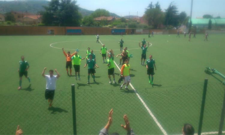 Castelnuovese che esulta