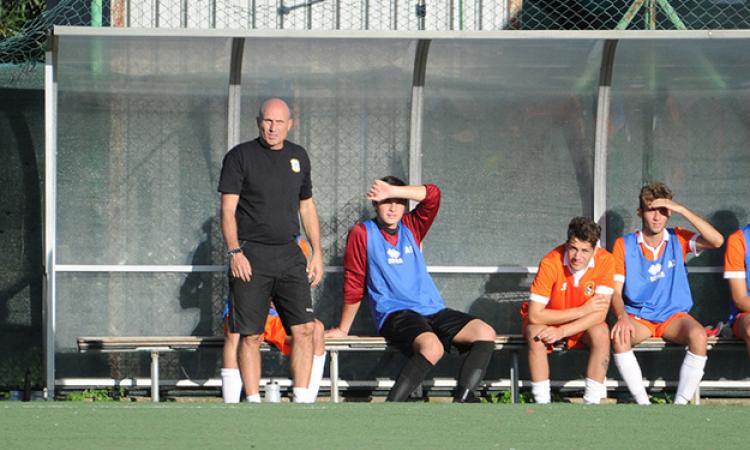 Fabrizio Papotto, tecnico dell'Accademia Calcio Roma, ora capolista (foto @DelGobbo)