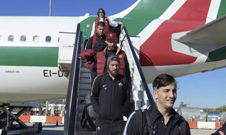 La Roma atterra a Barcellona: Tumminello dietro De Rossi e De Sanctis ©asroma.it