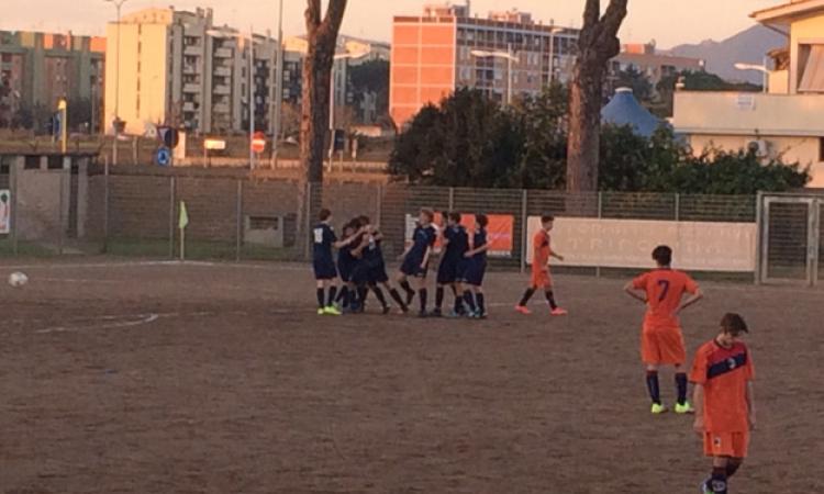 Timperi abbracciato dai compagni 