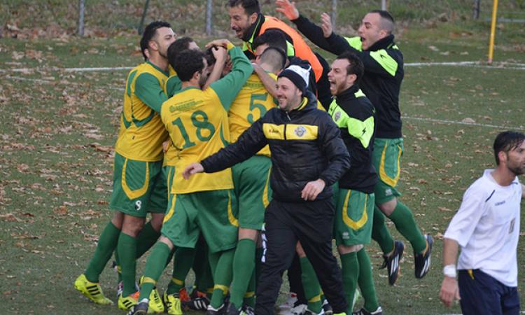 L'Atletico Lariano esulta (foto ©Imperoli)