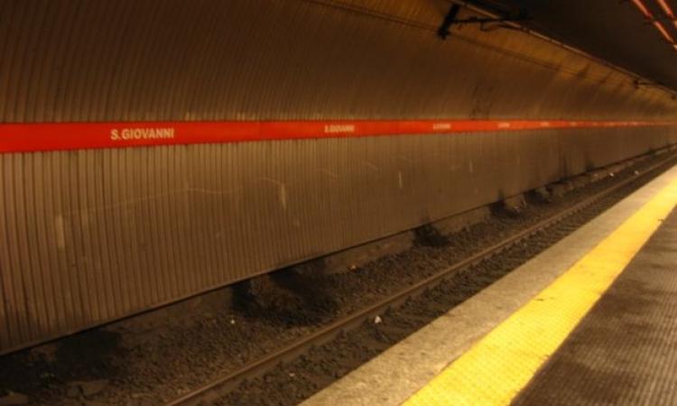 Martedi nero per la Metro A, tra fumo e caos
