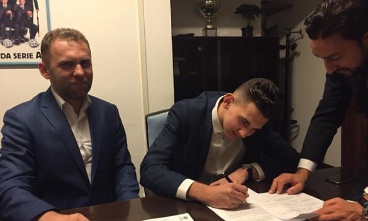 Ionut Rus al momento della firma