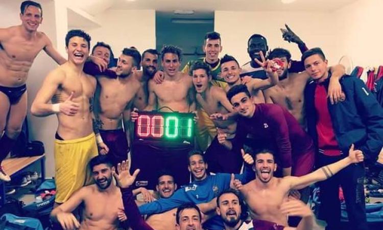 La gioia dei giocatori del Rieti dopo l&amp;apos;importante vittoria in casa del Grosseto ©facebook/FC Rieti