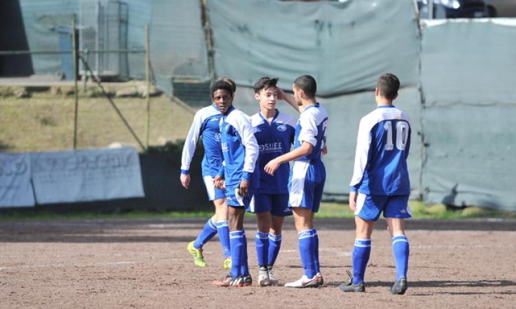 L&amp;apos;esultanza di Vena dopo il gol con la Vis Aurelia Foto Del Gobbo