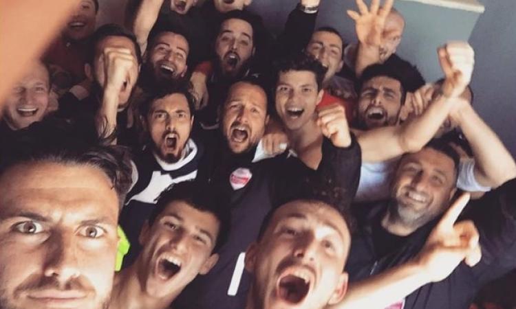 Festa negli spogliatoi: l&amp;apos;Atletico Ladispoli celebra la vittoria sul Ronciglione