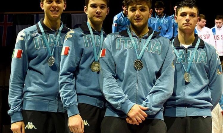 Giacomo Mignuzzi sul podio con Alberto Fornasir, Matteo Neri e Giacomo Stigliano(foto Bizzi per Federscherma)
