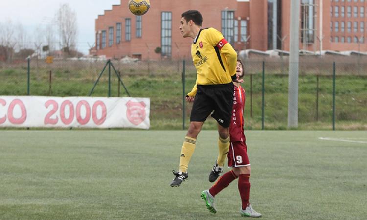Andrea Macciocchi in azione contro il Pro Roma (foto ©De Cesaris)