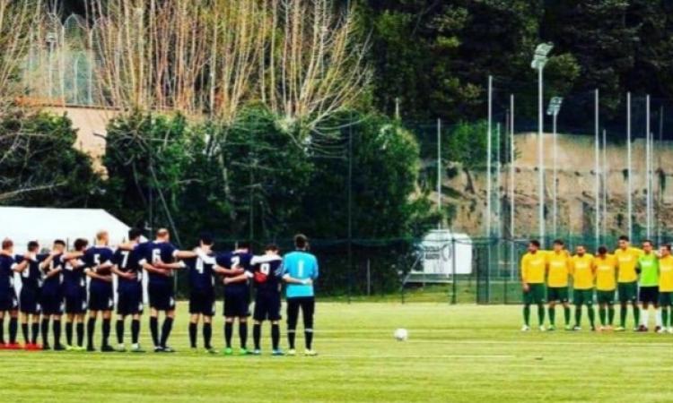 Il minuto di silenzio osservato domenica al Campo Roma