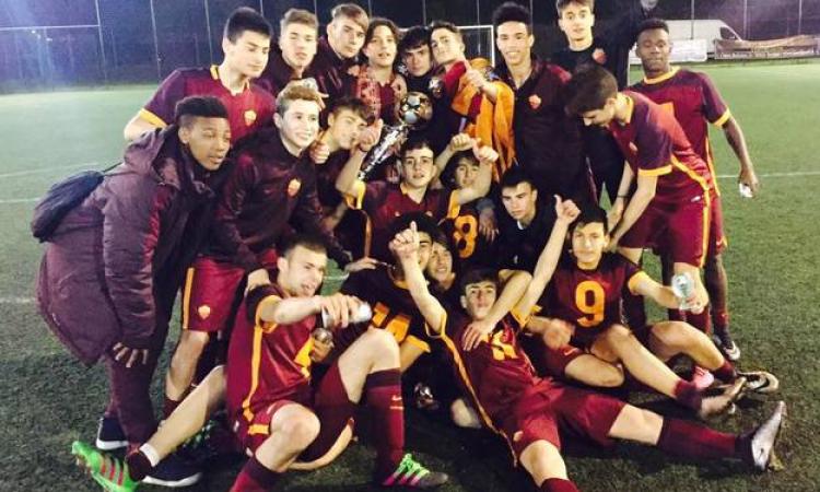 La Roma festeggia la vittoria del Memorial Gusella