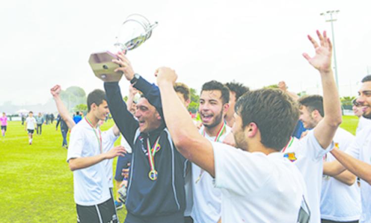 Andrea Persia esulta con i suoi ragazzi (foto ©Lori)