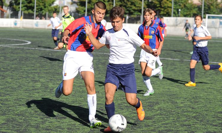 Rossi prova a fermare Mercuri ©Del Gobbo