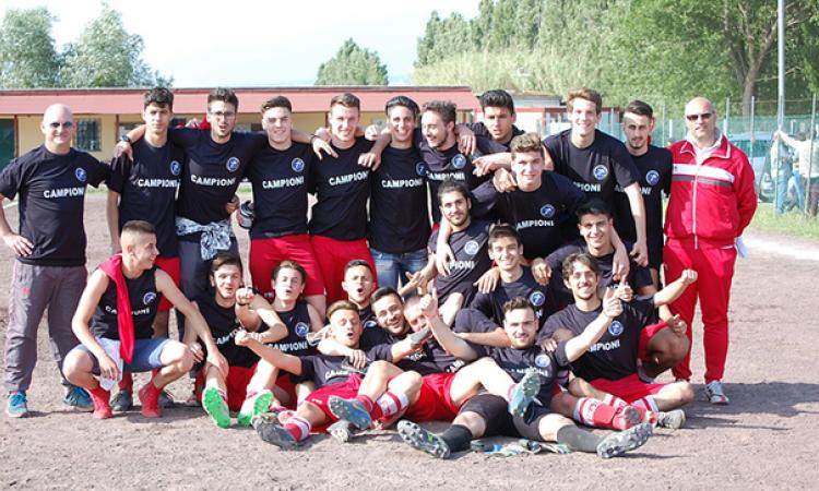 Da sinistra in piedi: Cortese (all.), Bonomo, Vicca, Siniscalchi, Caramitti, Neri, Ranaldo, Fanelli, Bova, Pacifici, Cappelletti, Tiradossi (ds) Accosciati Lanari, Catino, Riccardi, Montenero, Caraviello, Mazzaferri, Sciarone, Ippoliti, Annolfi, Martelli, Alessandrini, Greco