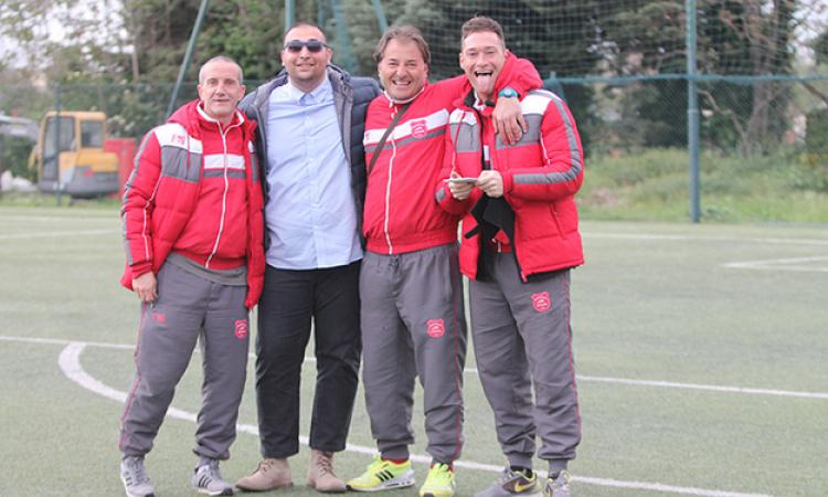 Al centro, in camicia, Michele Maragliulo Foto De Cesaris