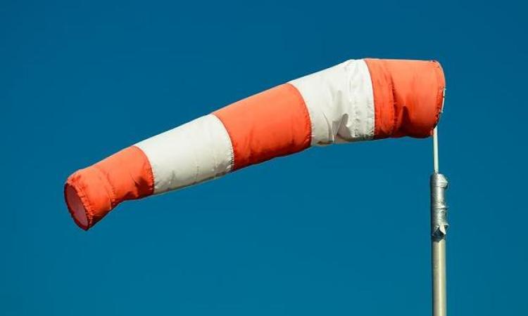 Meteo: sono in arrivo "vento di burrasca e mareggiate"
