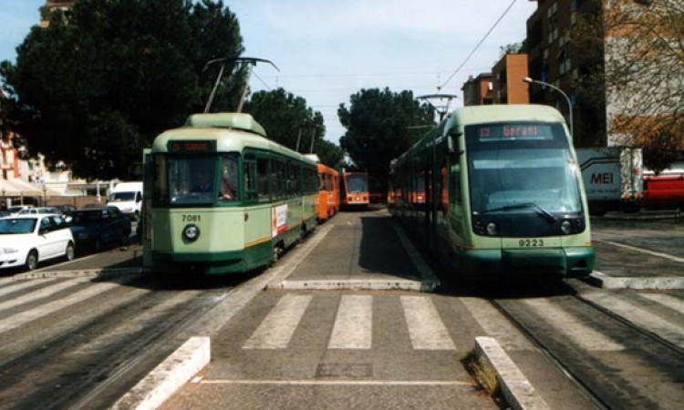 Tram in via Togliatti (foto ©Cugini)