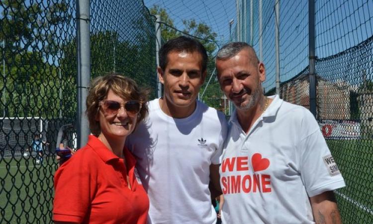 Christian Ledesma posa con i coniugi Costa ©Facebook