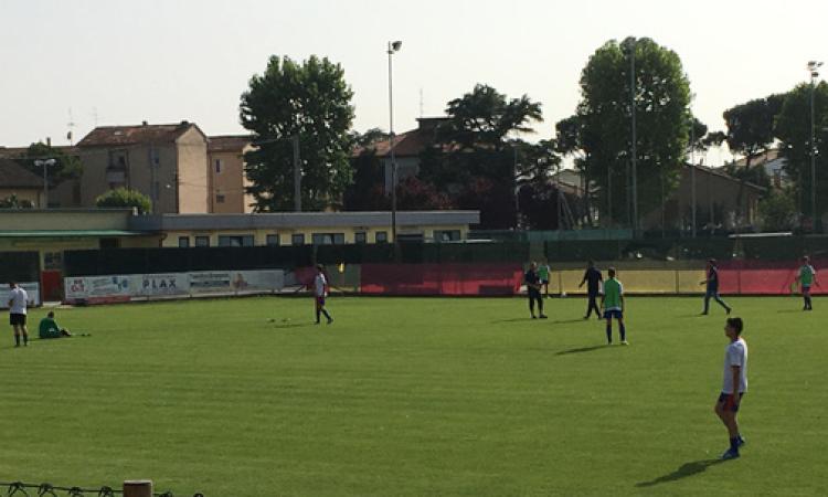 Vigor Perconti in campo per il riscaldamento (foto ©GazReg)