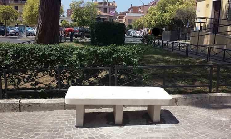 Una delle nuove panchine