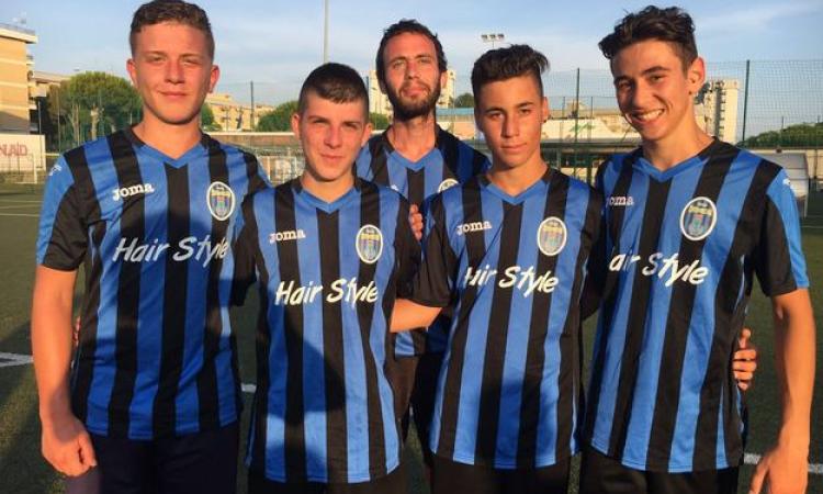 Cagnetta, Sansolini, Tomaselli e Arilli. Dietro, il dirigente Cerchi