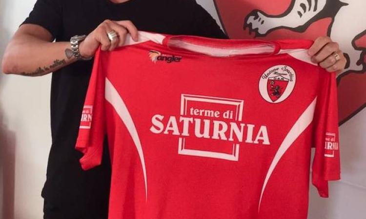 Pecci con la sua nuova maglia (foto Facebook)