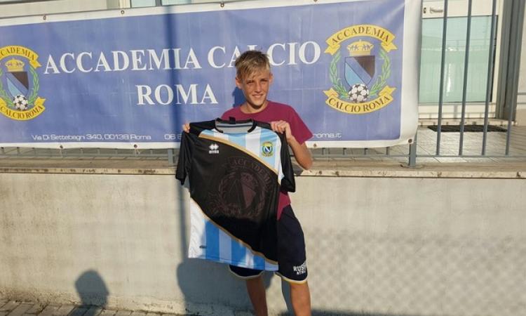 Un sorridente De Ioannon con la nuova maglia
