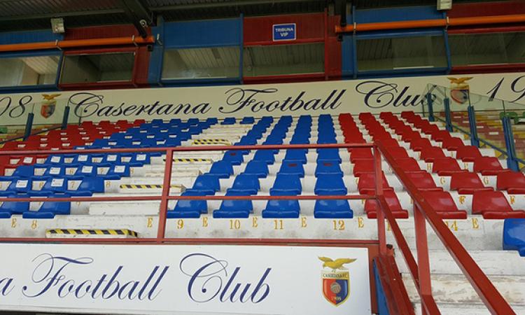 La tribuna dello stadio della Casertana ©Facebook/Giardinetti1957