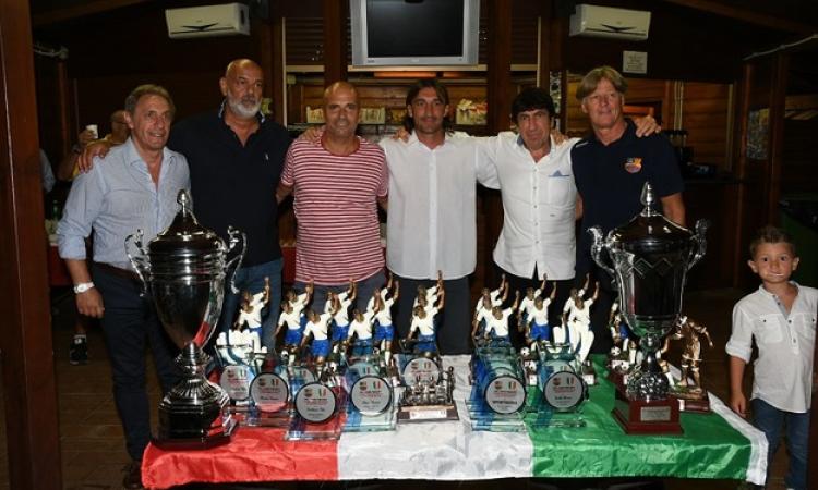 Foto di gruppo per lo staff della Perconti. Al centro Andrea Persia, tecnico del terzo scudetto (foto Lori)