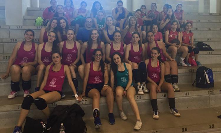 La Montaldi con tutte le ragazze della Borghesiana