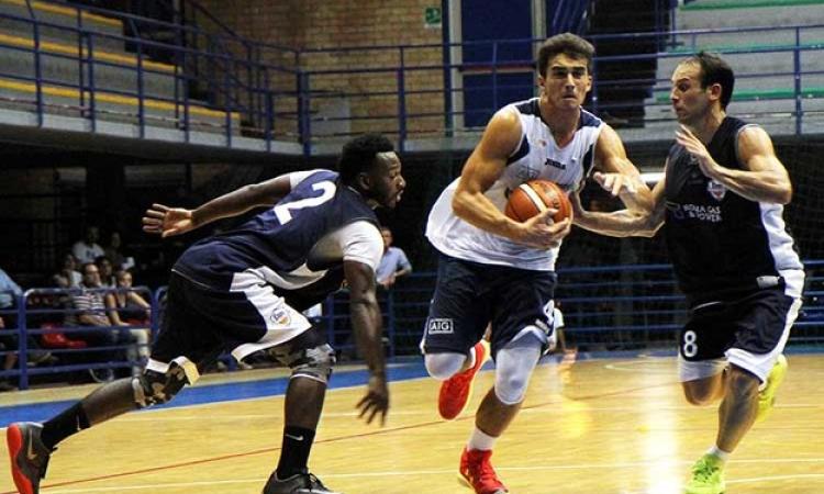 Una fase di gioco (©latinabasket.it)
