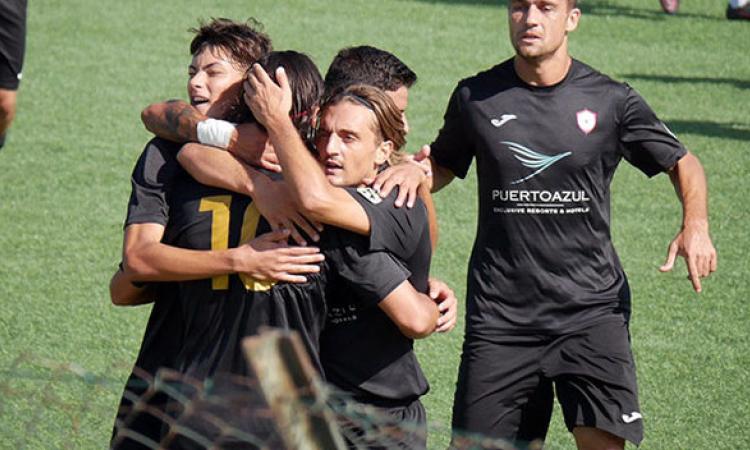 I festeggiamenti in seguito al goal di Fanasca contro il Lanusei ©Monterosi FC