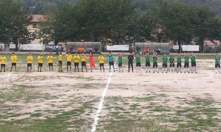 Le squadre a centrocampo