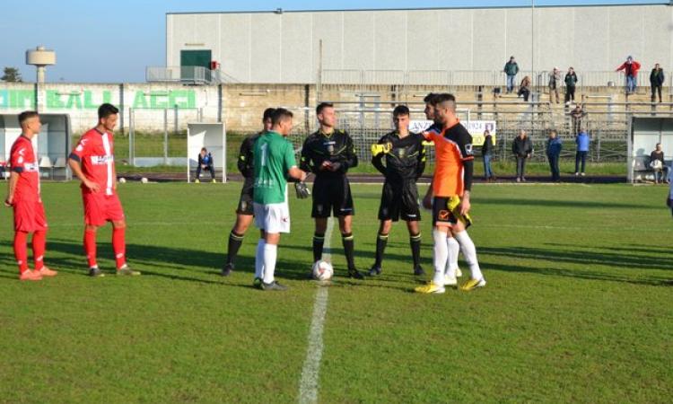 Il saluto tra i capitani