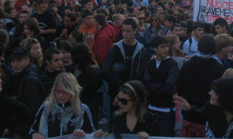 Manifestazione per il No al referendum: deviazioni al traffico