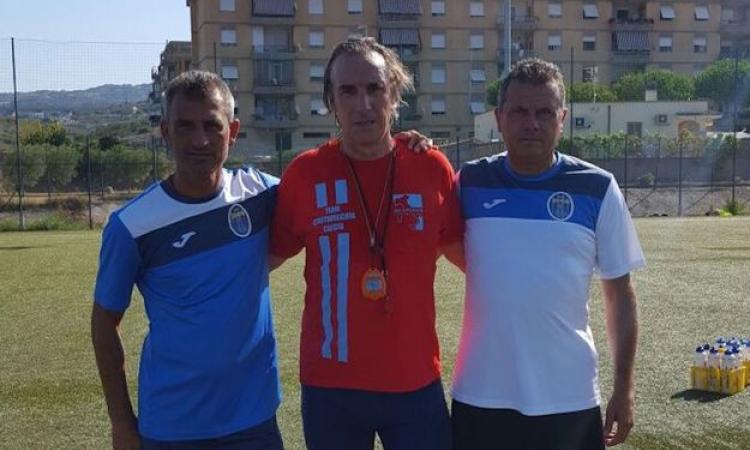 In maglia rossa, mister Marco Mazza