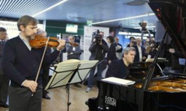 Santa Cecilia all’aeroporto… e la musica decolla