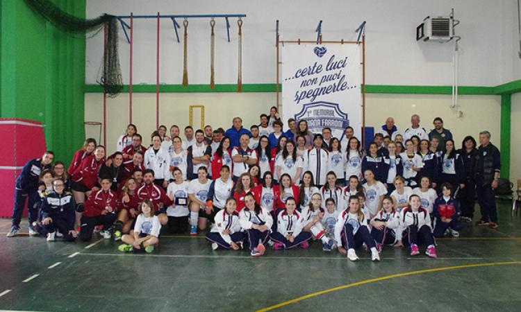 Foto di gruppo per le squadre che hanno partecipato