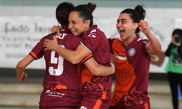 L&amp;apos;esultanza delle ragazze dell&amp;apos;Olimpus (©Casella)