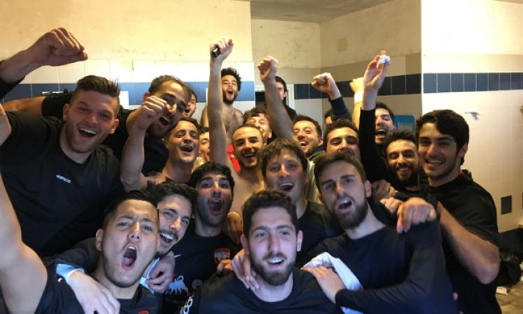La festa dell&amp;apos;Atletico Calcio Roma all&amp;apos;interno dello spogliatoio ©GazzettaRegionale