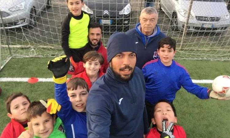 Mazza e i giovani portieri del La Selcetta