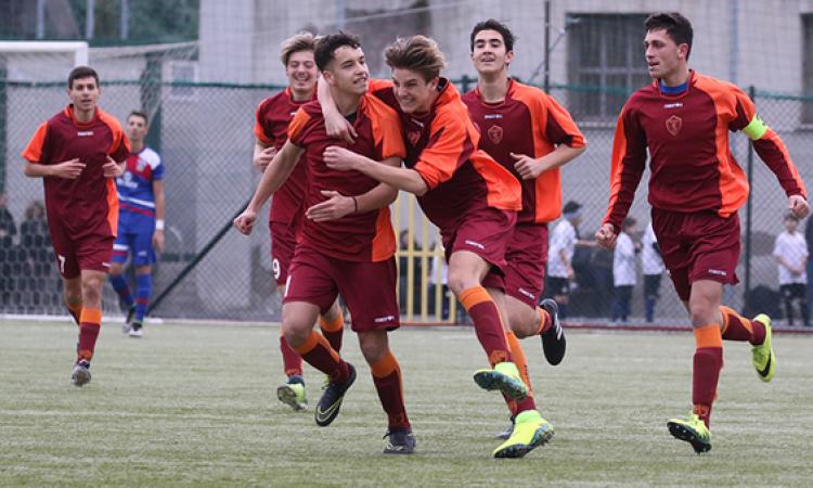 Falanga e Menniti si abbracciano dopo un gol ©Lori