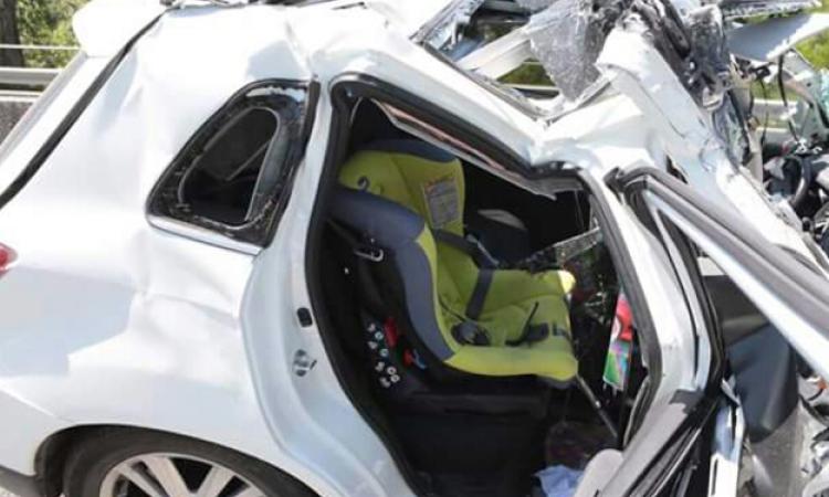 La macchina dopo l&amp;apos;incidente