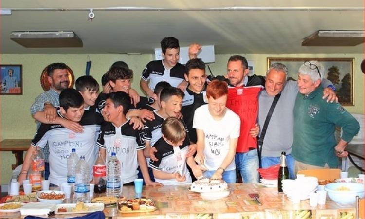 La festa del gruppo dopo la vittoria