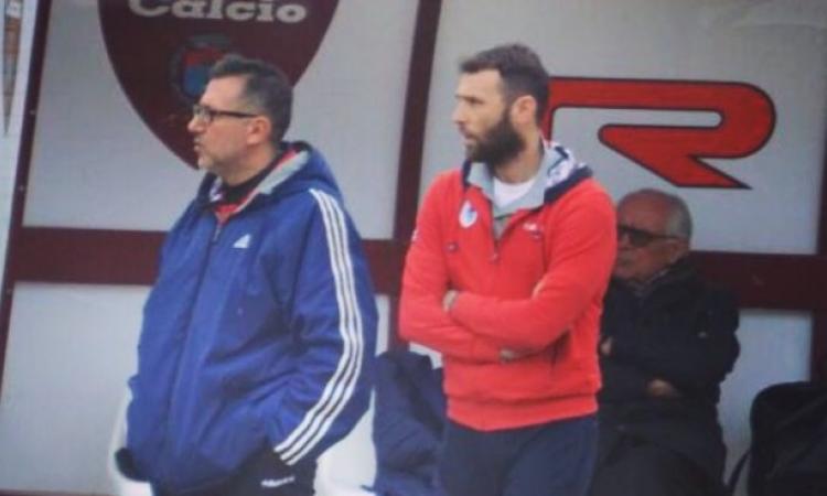 A destra mister Ferone, battistrada con la sua Itri nel Girone D