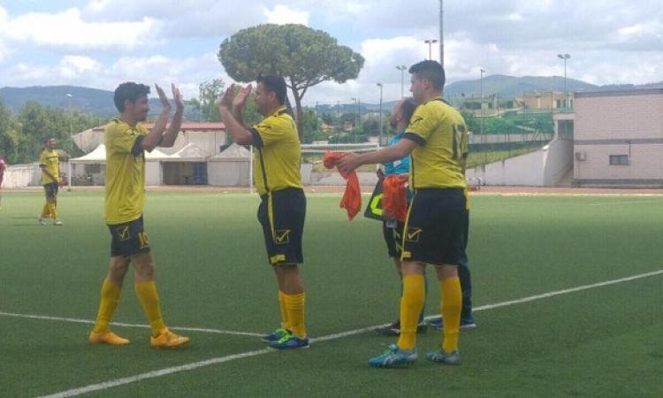 Aversa e Luciani all&amp;apos;ingresso in campo (foto Facebook/Fonte Meravigliosa)