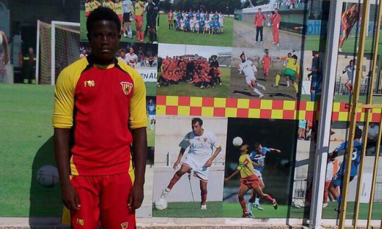 Stane con il completo del Benevento
