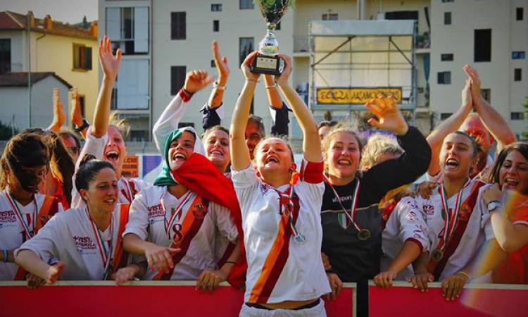 Claudia Palombi e la coppa scudetto dello scorso anno