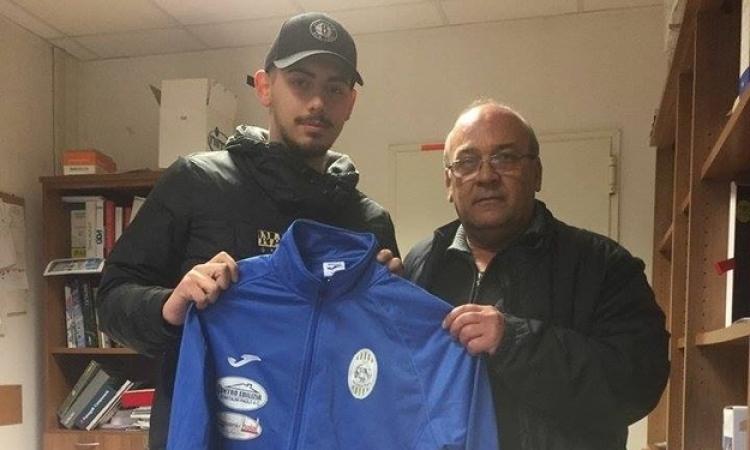 Il presidente Natalini con il calciatore Forte